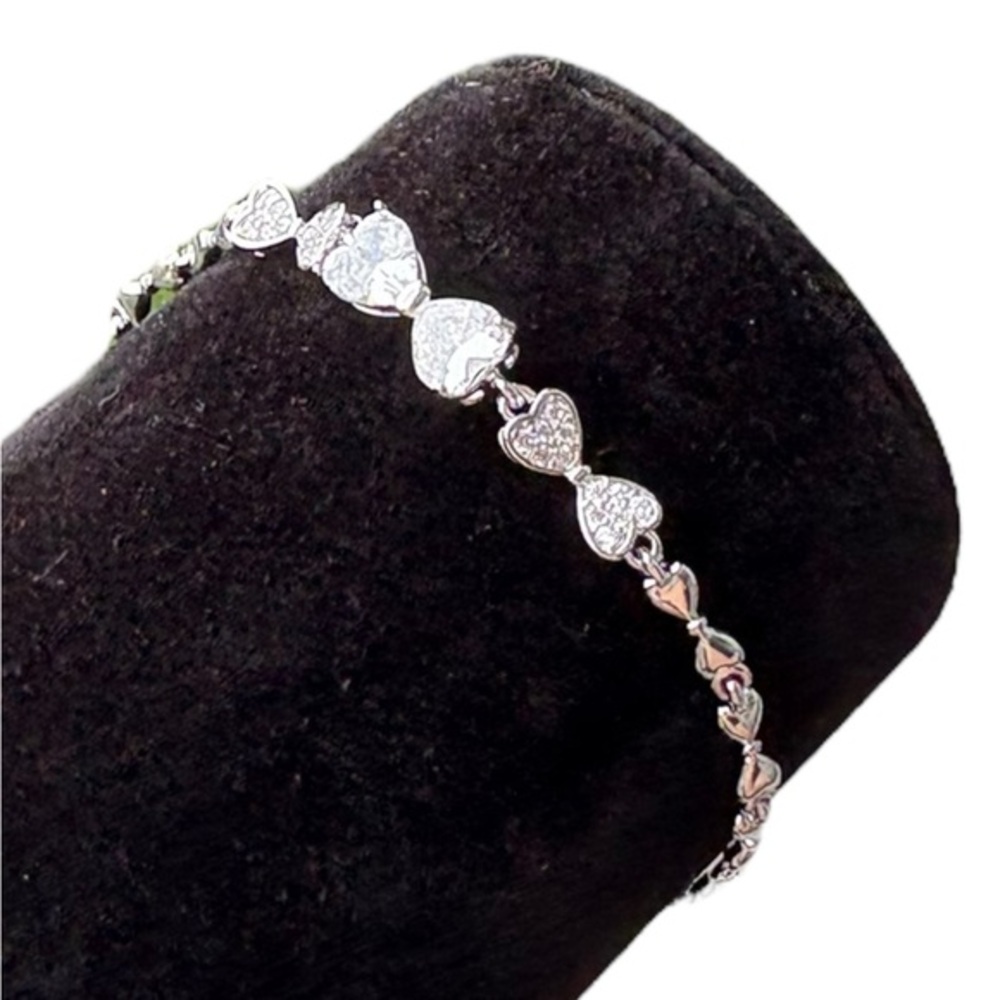 Silver Bow Heart Link Bracelet with Clasp Closure